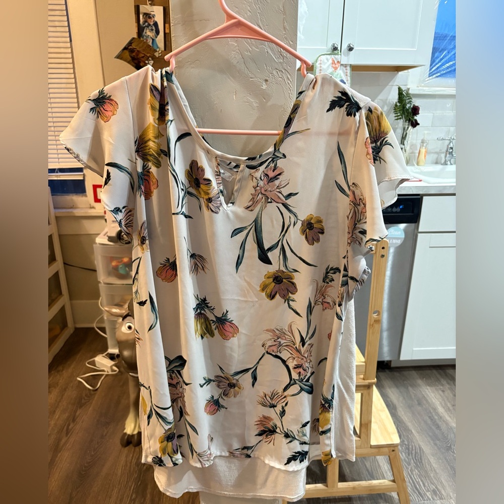 Floral White Women's Top